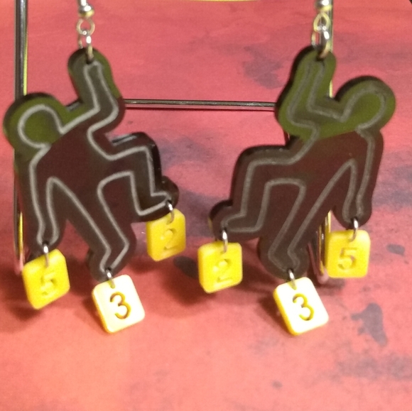 Crime Scene Body Earrings With Tags And Chalk Outline - Picture 3 of 4